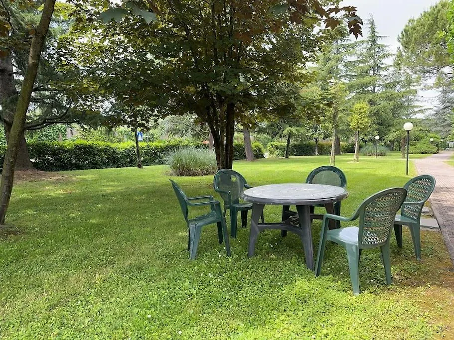 5' From Punta Gro Beach With Free Swimming Pool Sirmione Apartment