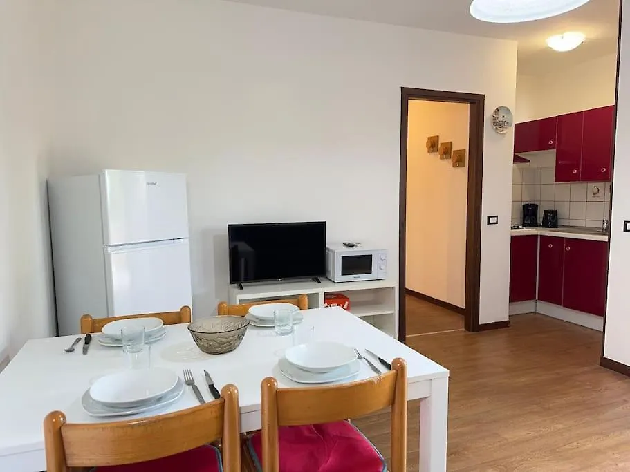 Apartment 5' From Punta Gro Beach With Free Swimming Pool Sirmione