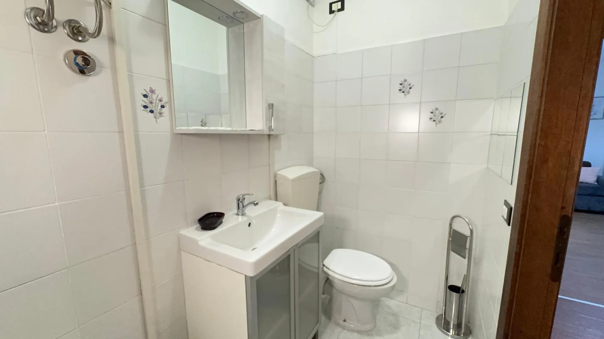 5' From Punta Gro Beach With Free Swimming Pool Sirmione 0*,  Italy